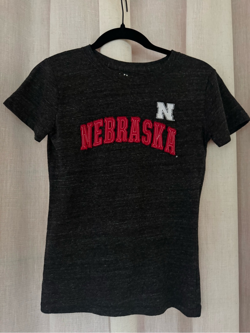 Nebraska Huskers Womens t-shirt Embroidered Soft Heather Grey Size Small